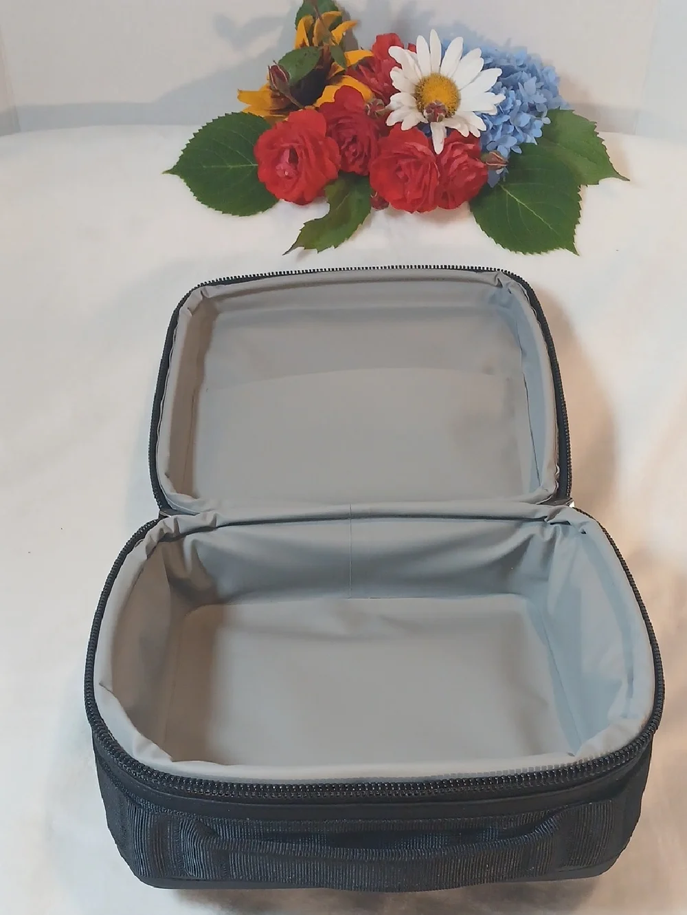 YETI Daytrip Insulated Lunch Box In Black
